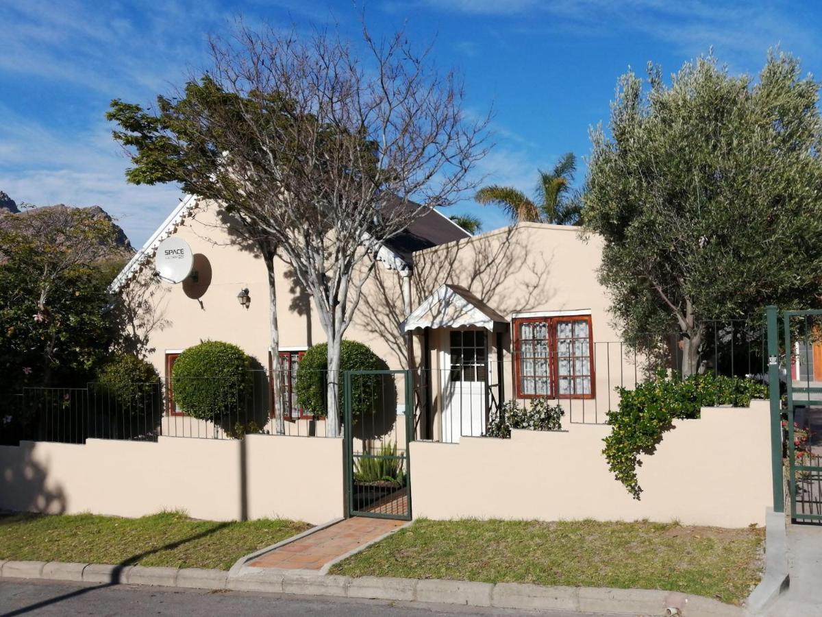 Squirrels Corner Bed & Breakfast Montagu Luaran gambar